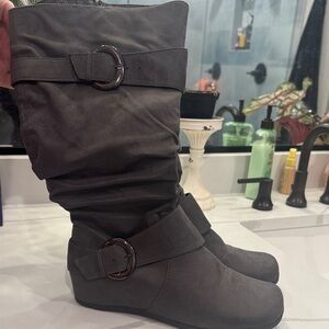 Stylish Gray Women's Boots